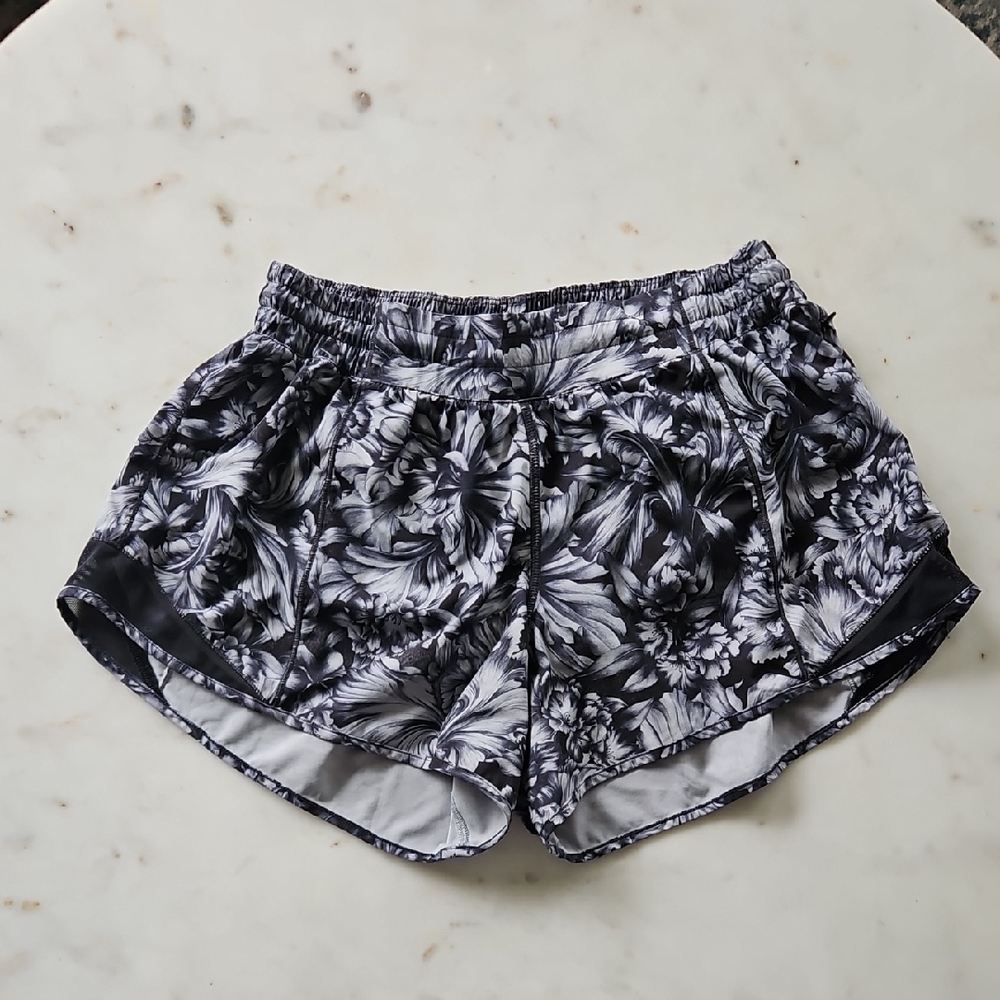 Lululemon Hotty Hot Short Night Garden